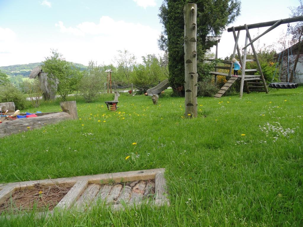 Baby- Und Kinderhof Aicherbauer Seeham Εξωτερικό φωτογραφία